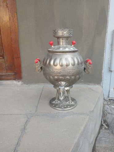 смавар: İşlənmiş Elektrik Samovar, 3 l, Ünvandan götürmə