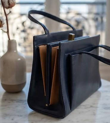guess torbe nova kolekcija: Elegantna kožna torba za posao i svaki dan - Materijal: glatka — 1