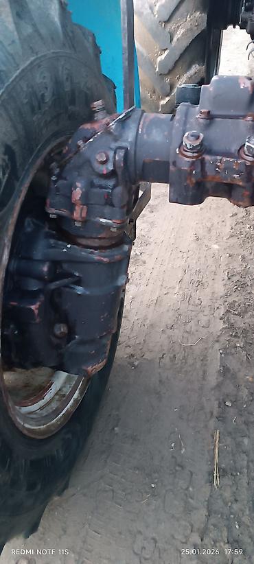 Traktorlar: Belarus MTZ traktoru - Güclü dörd silindrli dizel mühərrik - Ön və — 8