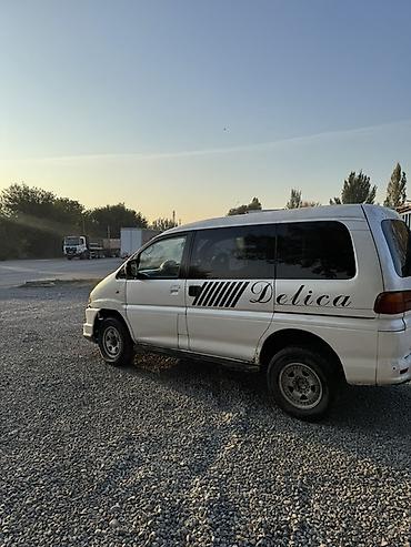2107 двери: Mitsubishi Delica: 2002 г., 2.8 л, Автомат, Дизель, Минивэн — 4