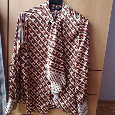 košulja i džemper: Košulja. brenda Zara, veličina 34, odgovara S velicini. Jednom