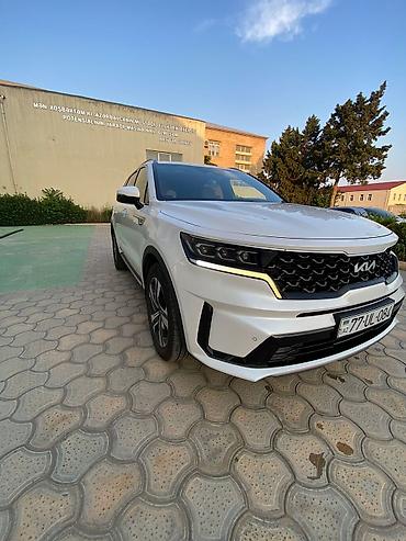 sarento: Kia Sorento – ağ rəngli, yeni loqolu kuzov. Geniş və müasir 7 yerlik — 4