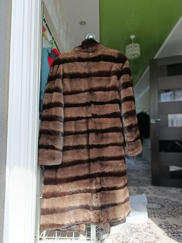 детские шапки с помпонами из натурального меха: Шуба из натурального меха норки с поперечной раскладкой шкурок. -