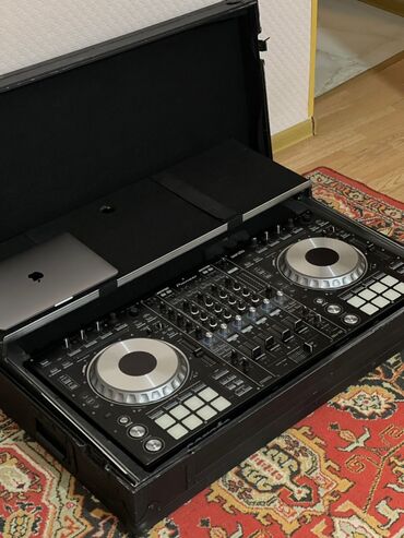 Gitaralar: Dj keysi.sz ucun istifade olunub.original 2mertebe keysdi.əldə yıgılma
