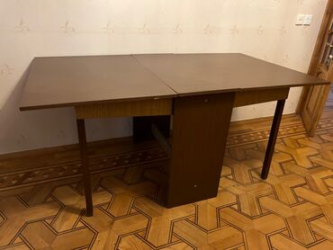 acilan stol: Qonaq masası, İşlənmiş, Açılan, Dördbucaq masa, Rusiya