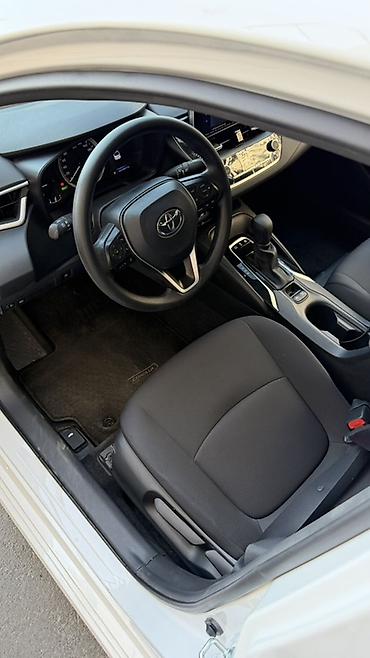 икс трейл: Toyota Corolla: 2022 г., 1.8 л, Вариатор, Гибрид, Седан — 4