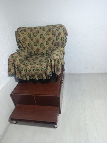 купить кресло кровать в бишкеке: Кресло на подиуме с тумбой и выкатной ступенькой
педикюрное кресло