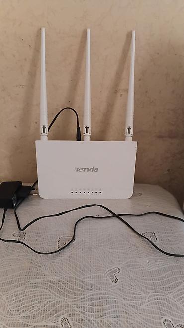 wifi adlari azeri: Tenda Wi‑Fi router - Model: Tenda (üç xarici antenalı) - Tezlik: 2.4 — 1