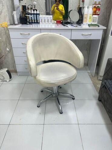 salon avadanliqi: Salon kreslosu satılır. 50 azn ünvan 7 ci mkr Nigar3