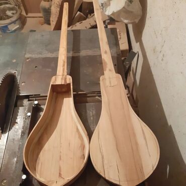 Комузы: Оруктон жасалган комуздар жана кылкыяктар сатылат, уста озу комузчу — 8