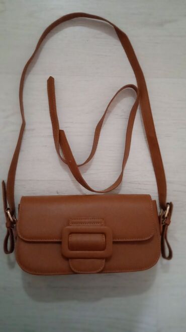 сумка коричневая: Продается сумочка. Состояние нового, два три раза носили. Имеется