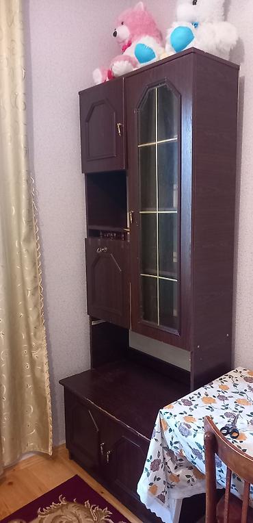 vitrin polkalar: Qonaq otağı üçün vitrin/TV tumbası - Material: ağac teksturalı tünd — 2