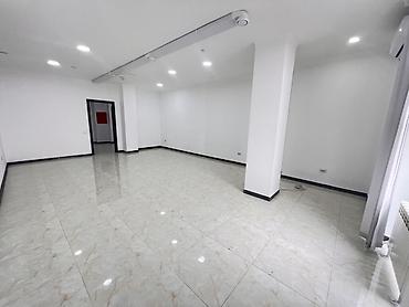 Коммерциялык мүлк: Кеңселерди ижаралоо, 100 м², Бизнес борборунда, Тоолор көрүнүп турат, 1-катар, Өзүнчө ашканасы менен — 1