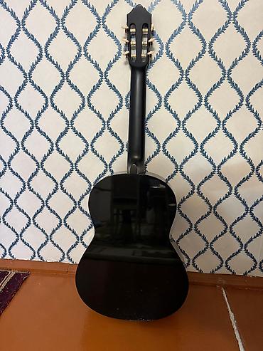 Musiqi alətləri: Hədiyyə alınıb,istifadə olunmayıb. 
C40bl model — 2