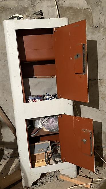 isləmis dolab: İki bölməli metal seyf / şkaf. Möhkəm metal konstruksiyaya malikdir — 1