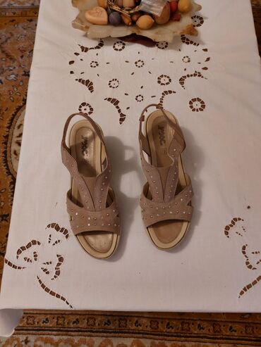 pantalones yessica c a: Sandals, Guess, 38
