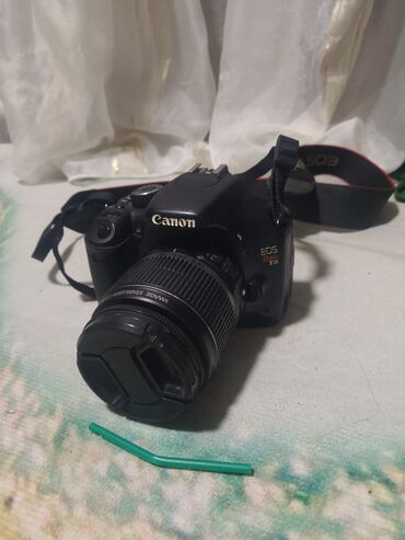 камира наблюдения: Зеркальная камера Canon EOS Rebel T2i (EOS 550D) с комплектным