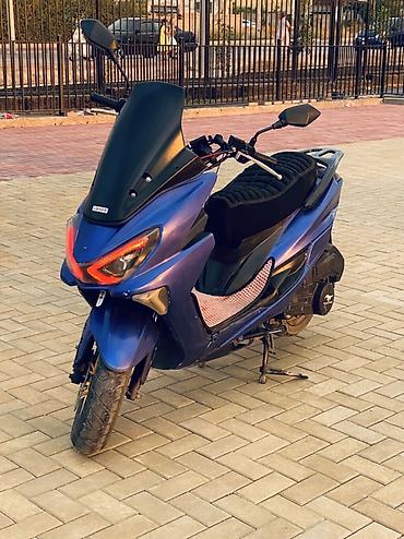 t max: Скутер/максискутер 150–200 см³ класса (визуально — форм‑фактор Yamaha — 2