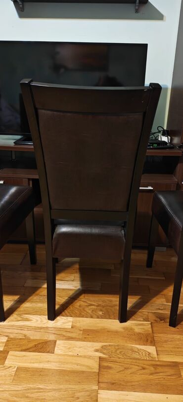 Stolice: TRPEZARIJSKE STOLICE M-7 od punog drveta (tamni orah) koje su — 7