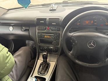 Продажа авто: Mercedes-Benz C-Class: 2004 г., Бензин, Седан — 6