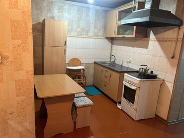 высокие стулья: Продаю кухонный гарнитур в отличном состоянии Длина - 143 см. Цена -