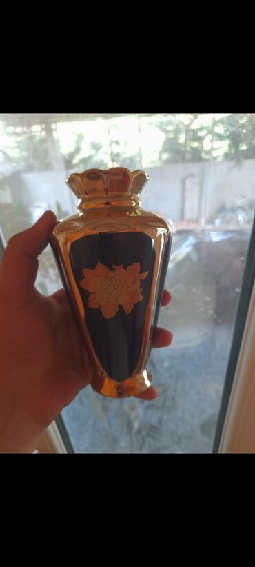 ucuz tekstil: Bir vaza, Bogem şüşəsi