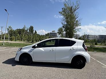 toyota prius: Toyota Prius C: 2016 г., 1.5 л, Автомат, Гибрид, Хэтчбэк — 5
