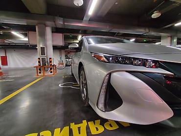 приус прайм: Toyota Prius: 2017 г., 1.8 л, Автомат, Гибрид, Хэтчбэк — 8
