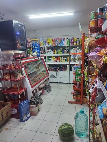 хозмаг рядом: Сдается продуктовый магазин 50 м², аренда в месяц 25 т. сом. С хорошей — 1