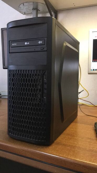 Desktop računari i radne stanice: Desktop lep i stabilan amd masina 100% ispravan procesor amd sempron — 6