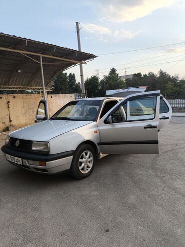Volkswagen: Volkswagen Vento: 1995 г., Механика, Седан — 10