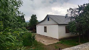 Продажа коттеджей и домов: Продаётся дом с участком в городе Токтогул Уютный, добротный дом для — 1