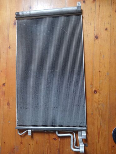 Системы охлаждения и нагревания: Avtomobil kondisioner sistemi üçün nəzərdə tutulmuş radiator. Bu