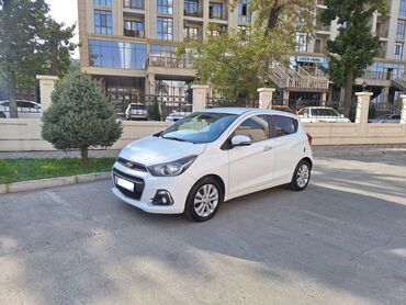 продаю авто на рассрочку: Chevrolet Spark: 2016 г., 1 л, Вариатор, Бензин, Хетчбек
