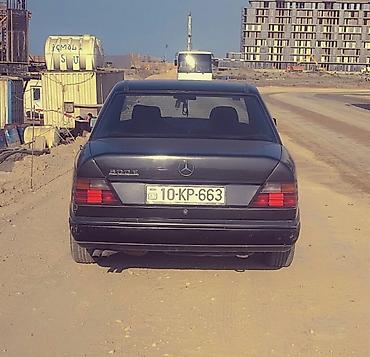 mercedes 220 1985: Mercedes-Benz E 300: 3 l | 1988 il Sedan — 6