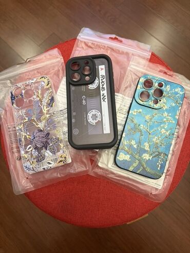 iphone xs yığılma: Üç ədəd "iPhone pro 5” modelləri üçün hazırlanmış müxtəlif dizaynlı
