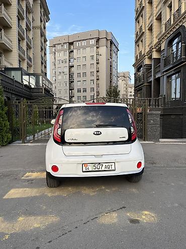тойота приус с: Kia Soul EV: 2018 г., Электромобиль, Кроссовер — 4