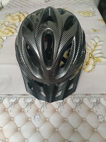 Velosiped dəbilqəsi - Material: yüngül və möhkəm plastik/kömür lifi
