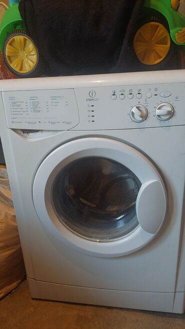 афтомат стиральный: Стиральная машина Indesit, Б/у, Автомат, До 5 кг