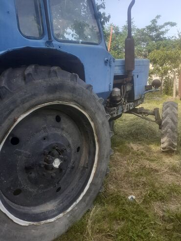 xacmazda ucuz avtomabiller: Traktor Belarus (MTZ) 80, 1982 il, 1600 at gücü, motor 1.5 l, İşlənmiş
