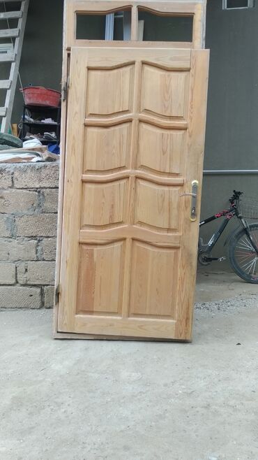qapi nalicnikleri: Ev qapısı: 3 ədəd şüşəli və 1 ədəd şüşəsiz taxta qapı - Material