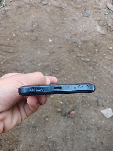 gunes panel kamera: Smartfon – mavi/qara tonlarda, sərt korpuslu, sol tərəfdə həcmi — 4