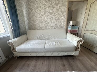 бу кресло ош: Түз диван, Колдонулган, Үч орундук жана андан көп