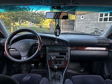 Audi A6: 1995 г., 2.6 л, Механика, Газ, Седан — 5