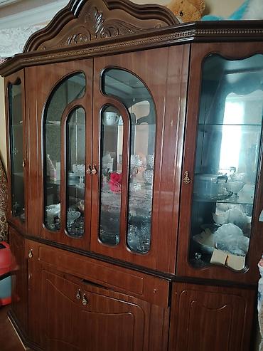 kunc dolablar: Qoz ağacından hazırlanmış servant. Mebelni rəngdədir. Hündürlüyü 2.20 — 2