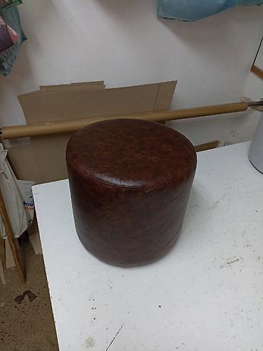 stilski namestaj za dnevne sobe: Tapacirani puf/stočić – okrugli Dimenzije visina 35cm,širina 36cm. - — 6