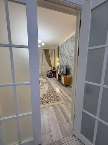 срочная продажа квартир: 3 комнаты, 78 м², 106 серия улучшенная, 1 этаж, Евроремонт