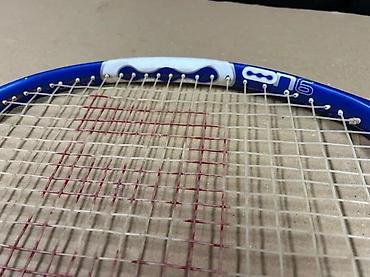 Ostali proizvodi za sport i razonodu: Wilson teniski reket - Model: Wilson (plavo-bela šema, “W” logo na — 6