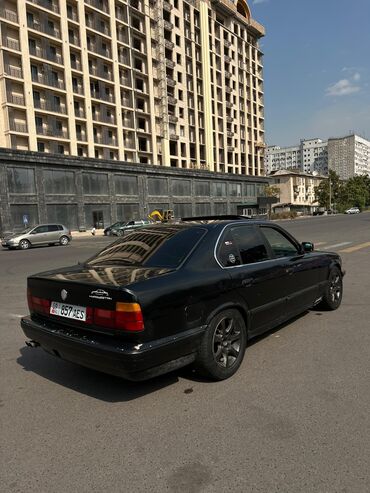 калпак 17 5: BMW 525: 1992 г., 2.5 л, Механика, Бензин, Седан