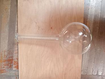 distillə: Laboratoriya şüşə kolbaları dəsti Tərkib: - Uzun boğazlı, geniş kürə — 1